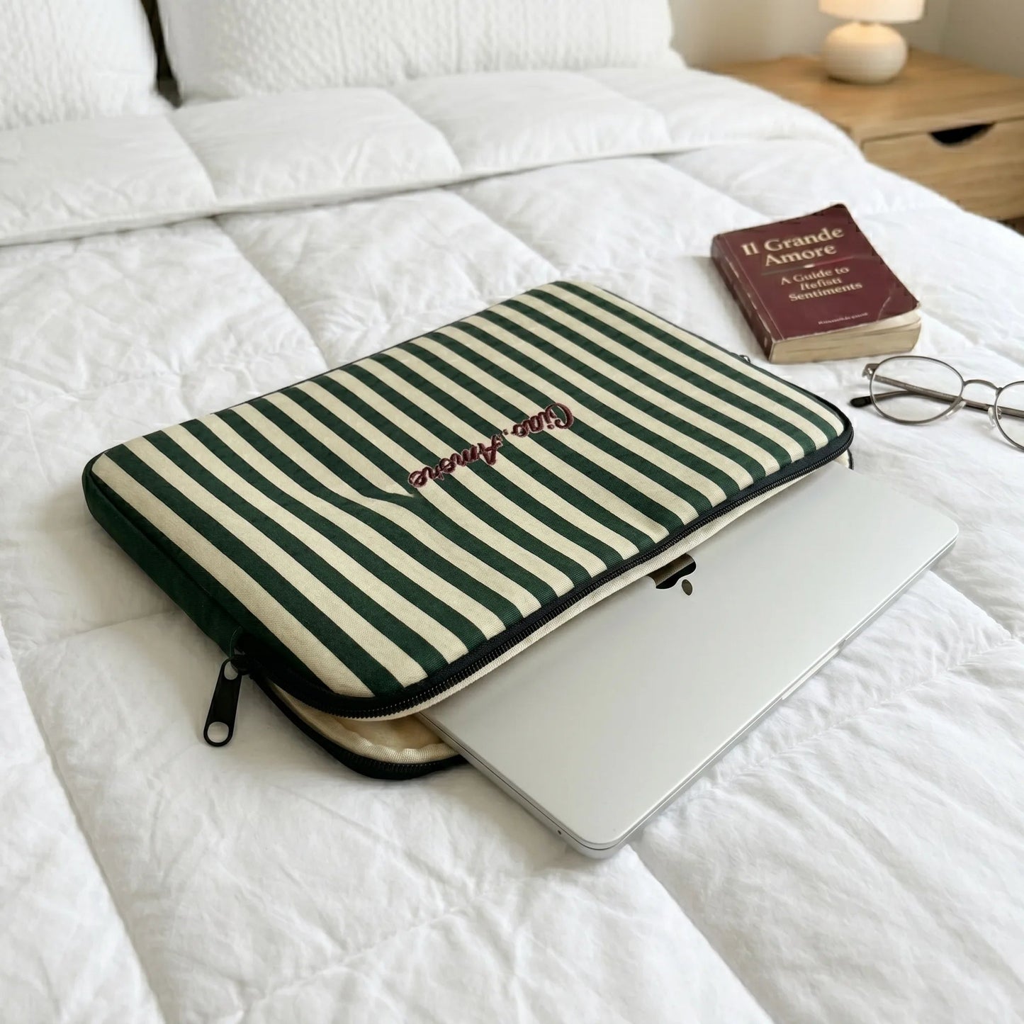 Bella Stripe Premium Laptop Sleeve - BREACHIT