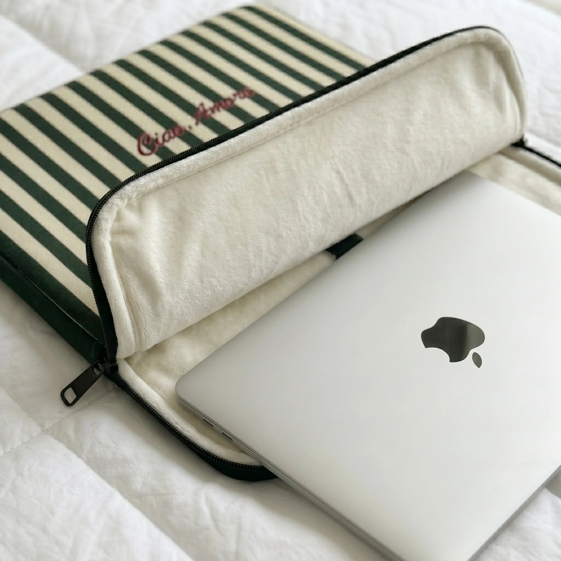 Bella Stripe Premium Laptop Sleeve - BREACHIT