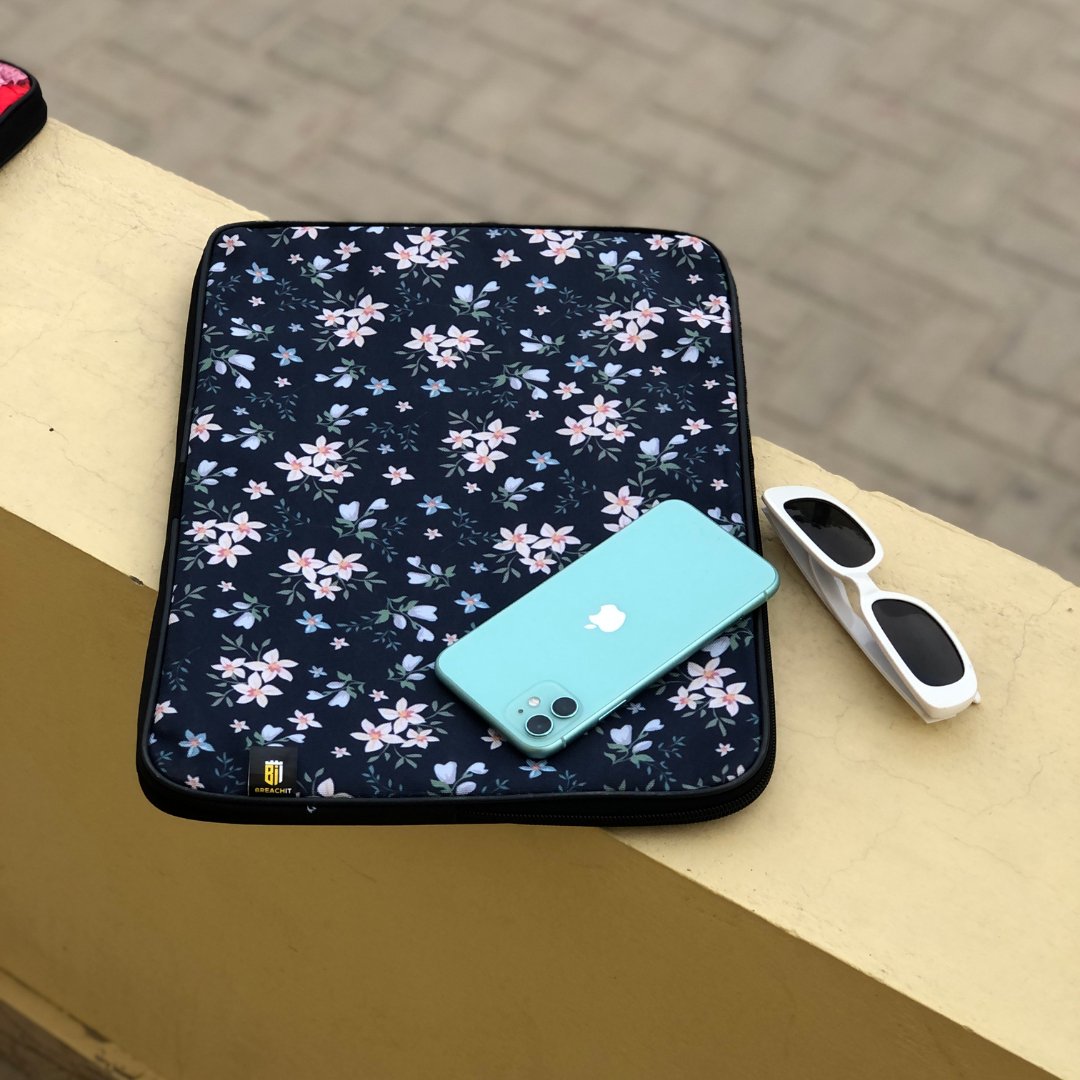 L089 Flowers Laptop Sleeve - BREACHIT