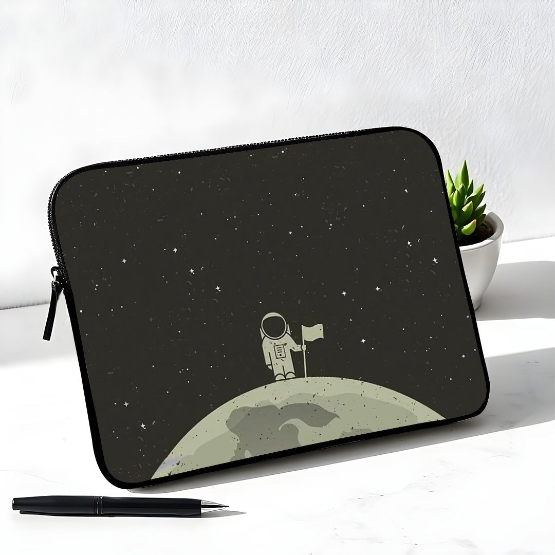 L287 Astronaut Laptop Sleeve - BREACHIT