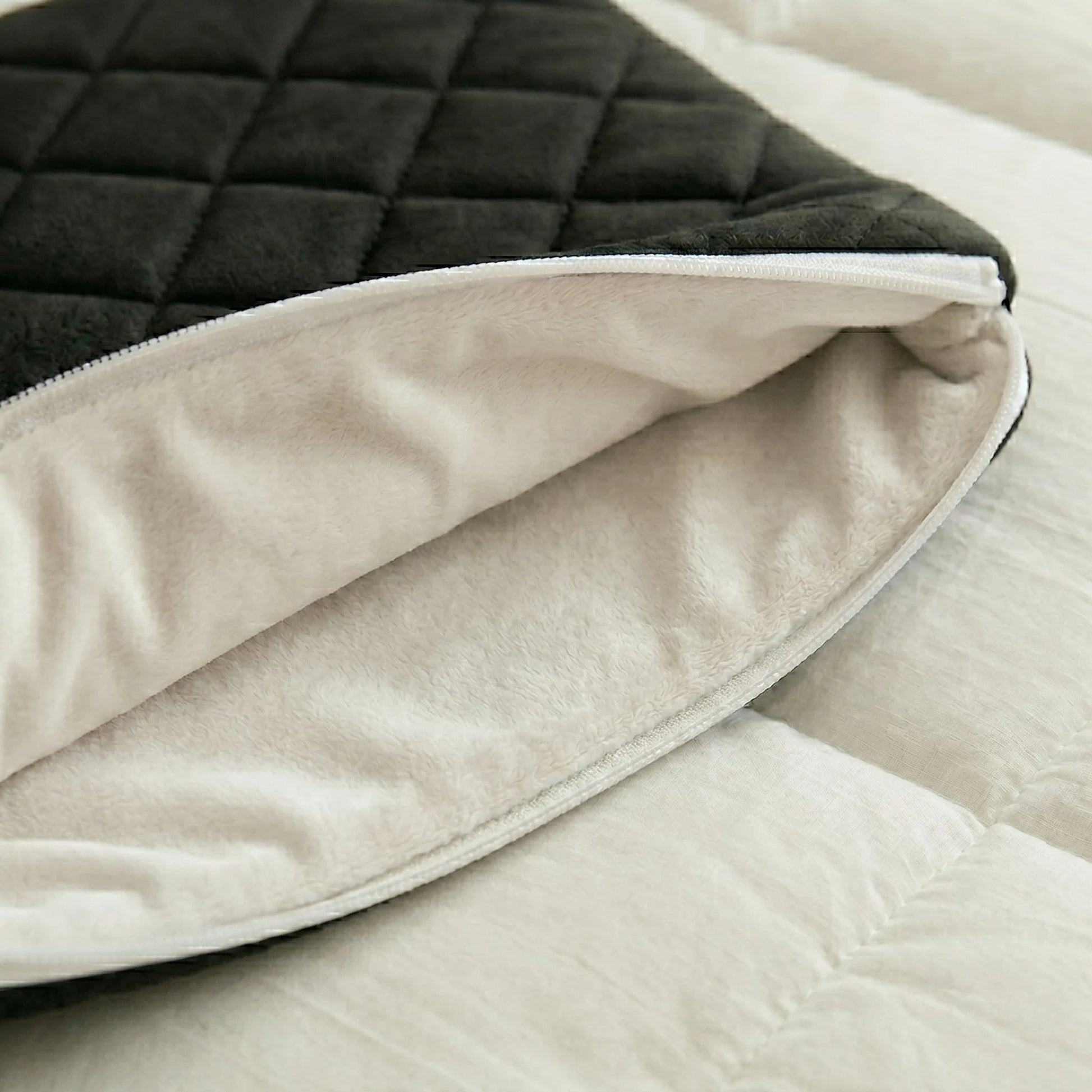 Midnight Black Quilt Puffer Laptop Sleeve - BREACHIT