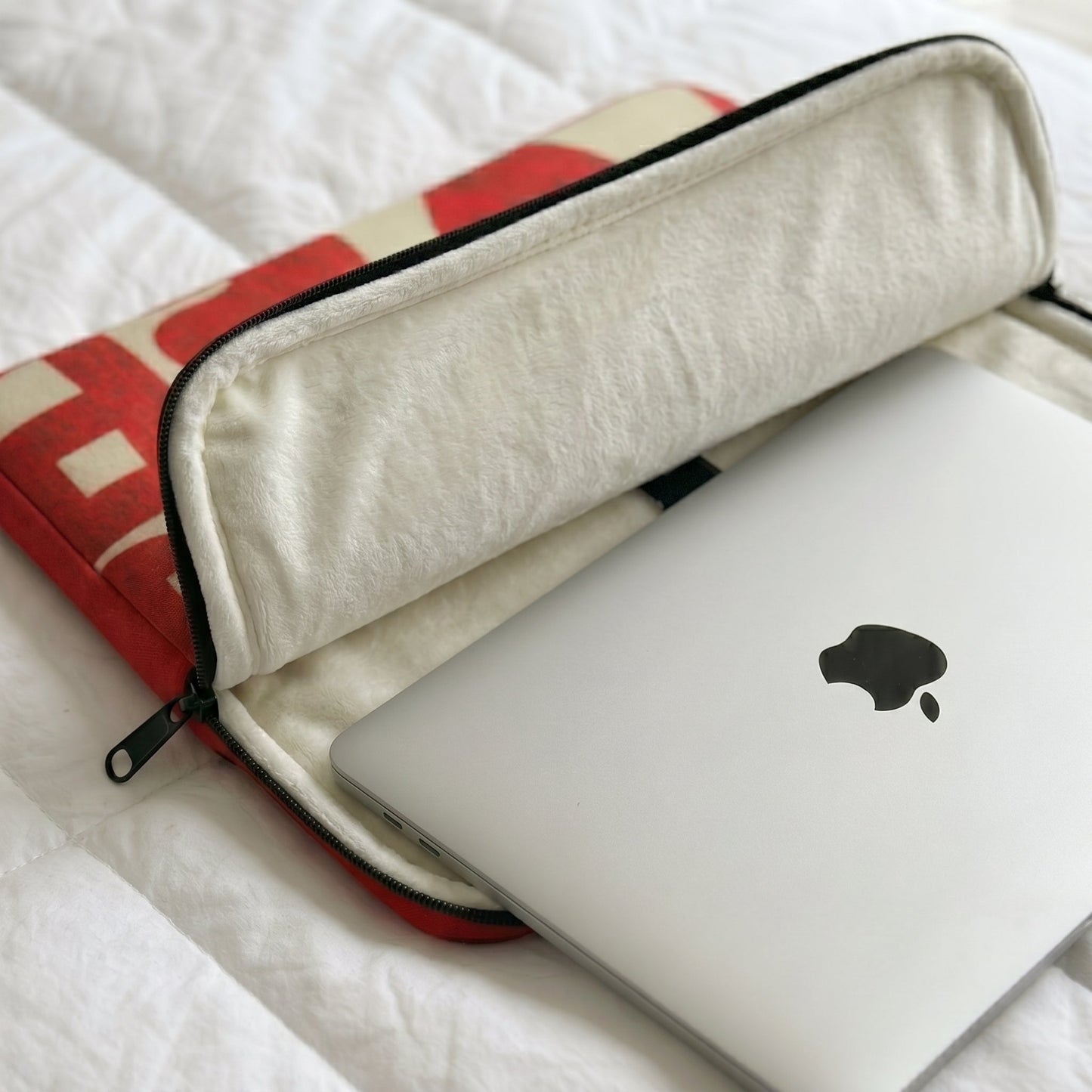 Retro Love Premium Laptop Sleeve - BREACHIT