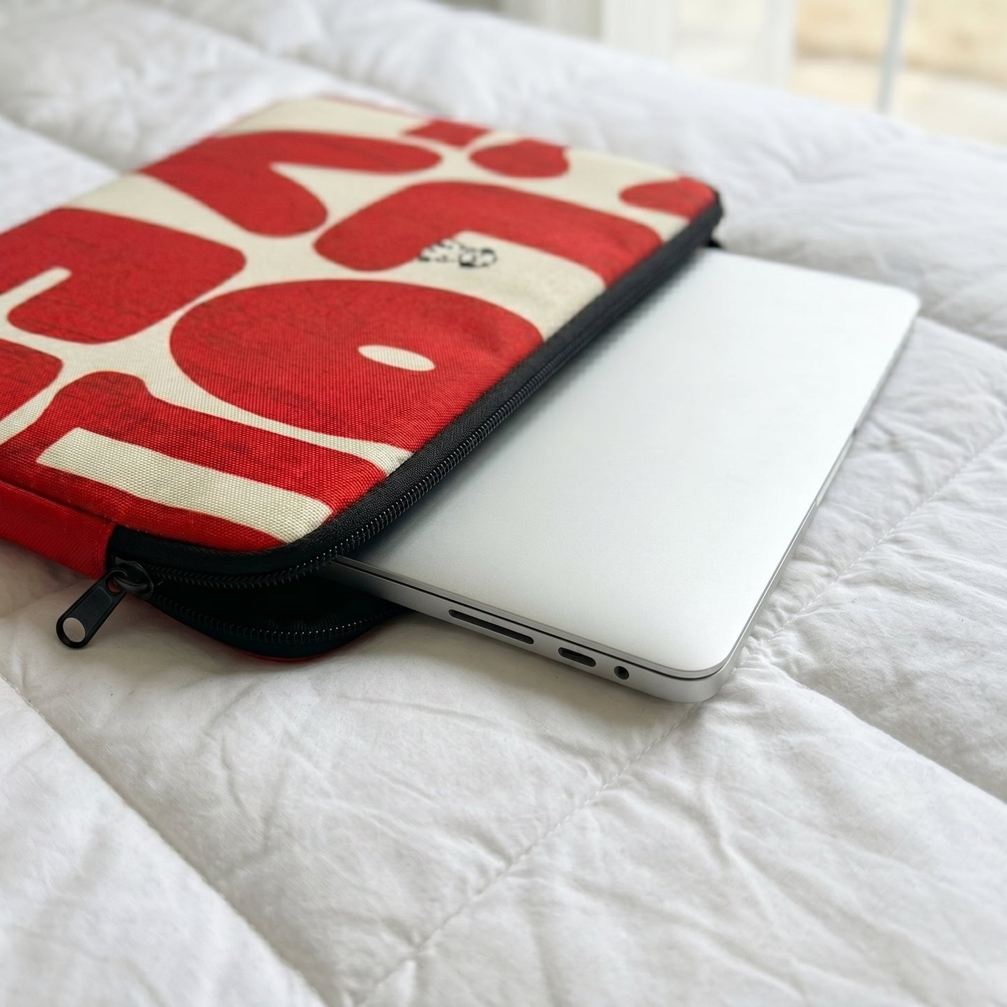 Retro Love Premium Laptop Sleeve - BREACHIT