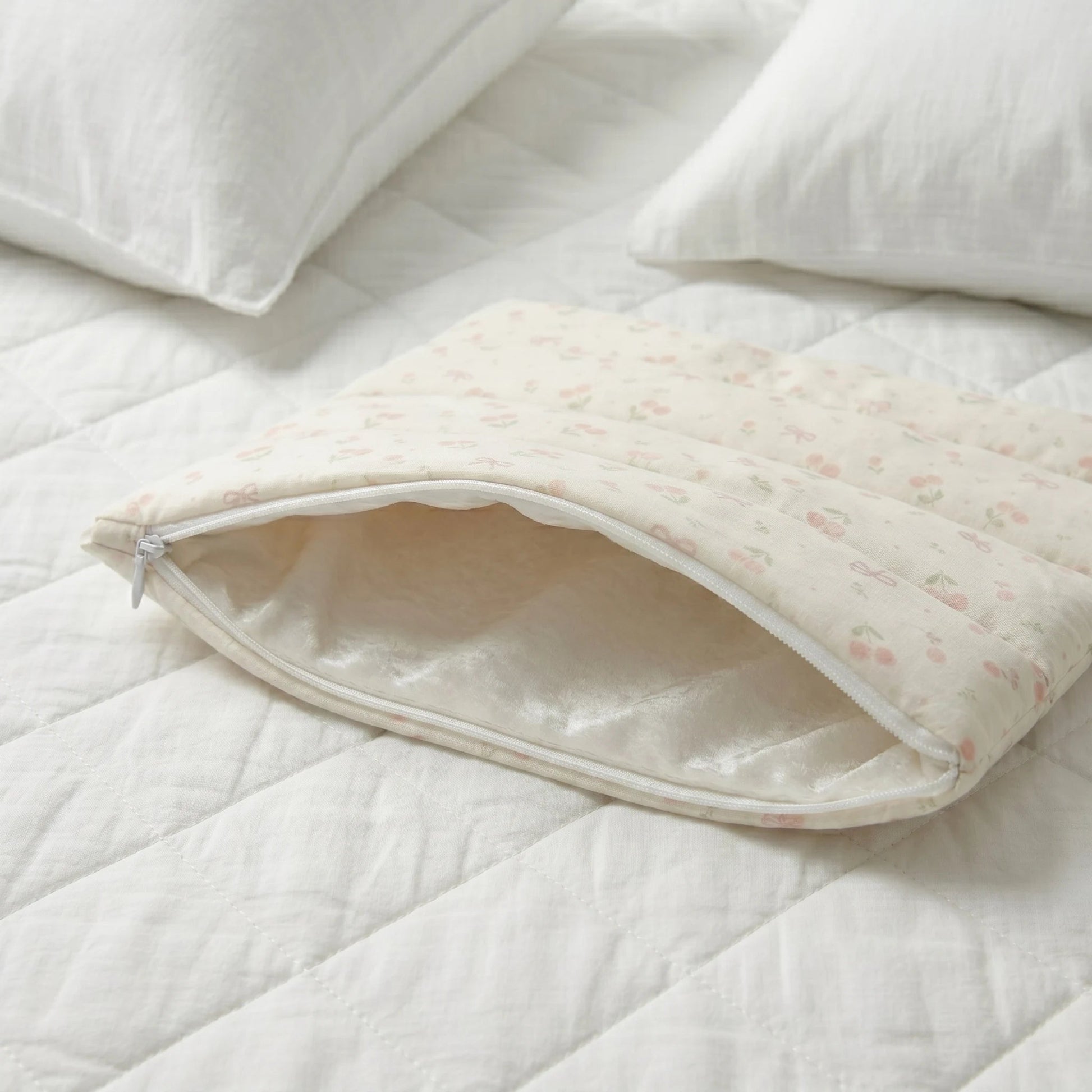 The Whisper Quilt Puffer Laptop Sleeve - BREACHIT
